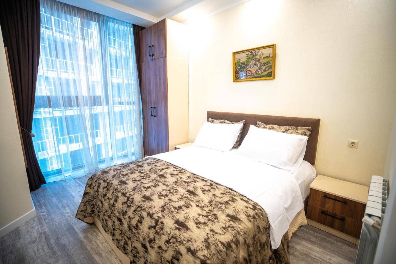 Ramada Skytower Apartment Batumi Bagian luar foto