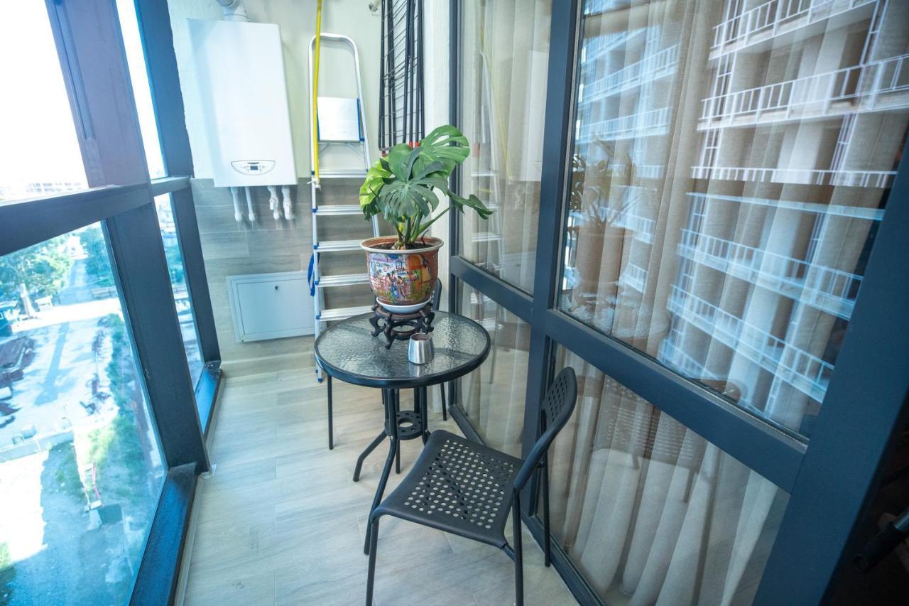Ramada Skytower Apartment Batumi Bagian luar foto