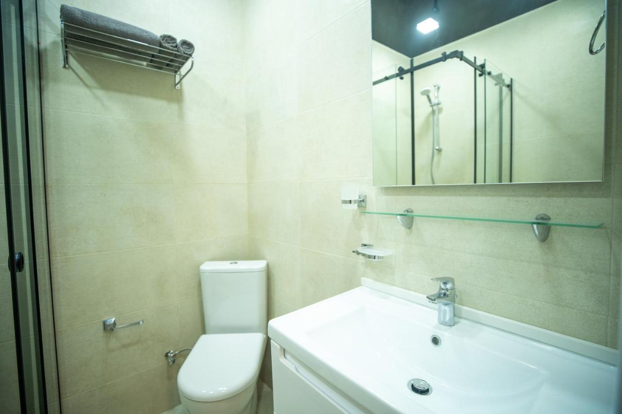 Ramada Skytower Apartment Batumi Bagian luar foto