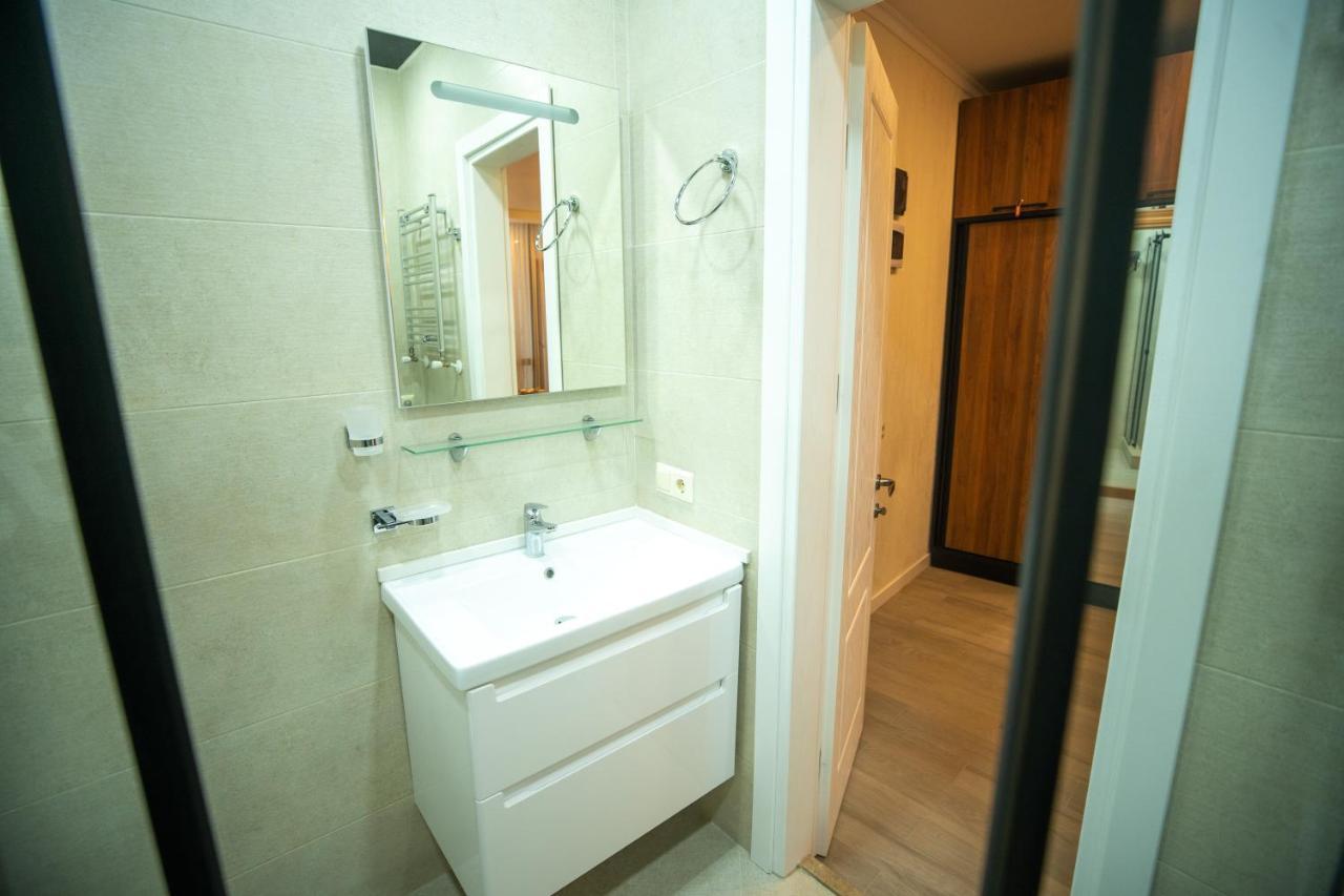 Ramada Skytower Apartment Batumi Bagian luar foto