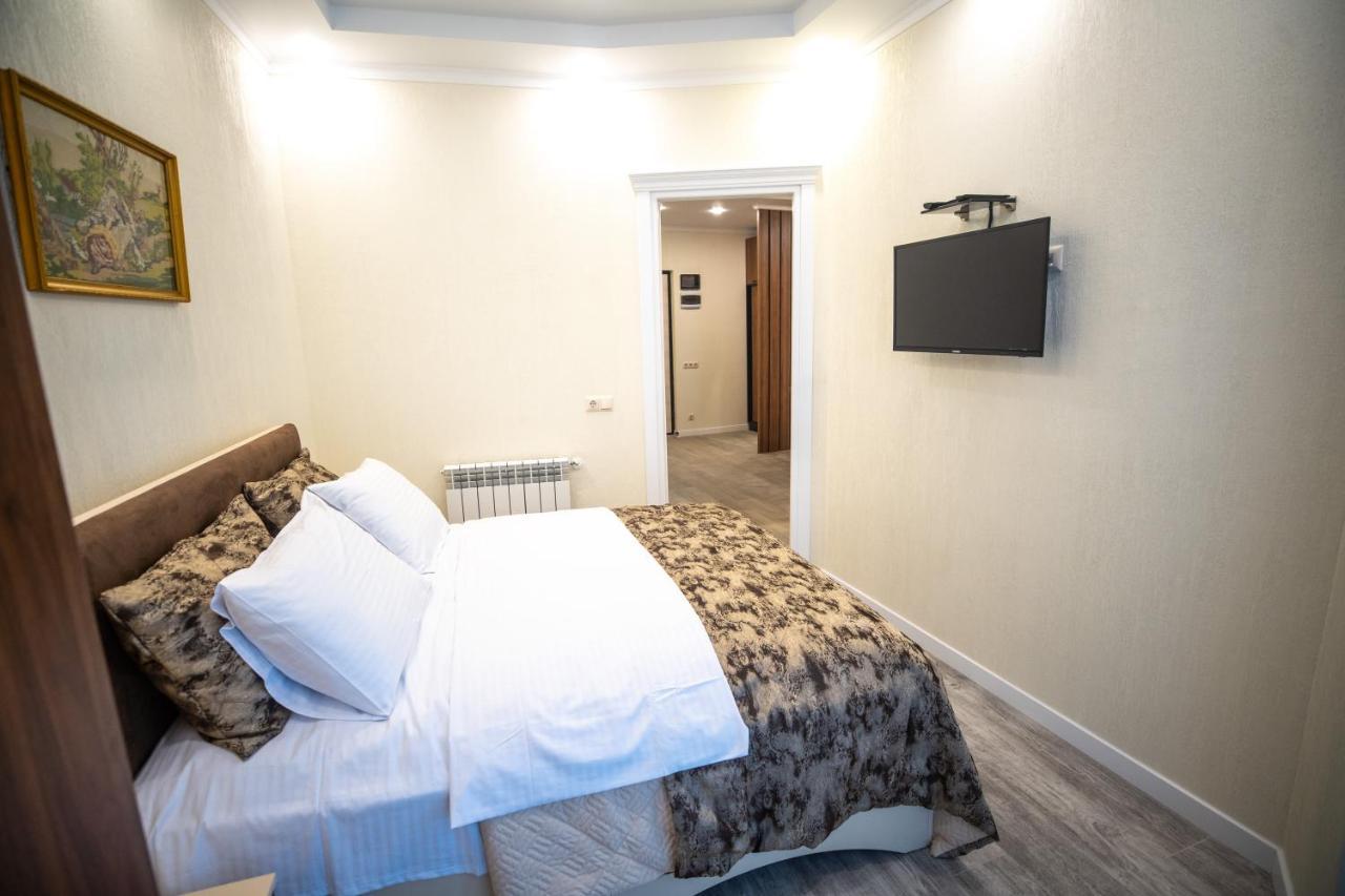 Ramada Skytower Apartment Batumi Bagian luar foto