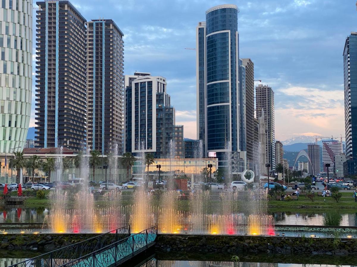 Ramada Skytower Apartment Batumi Bagian luar foto